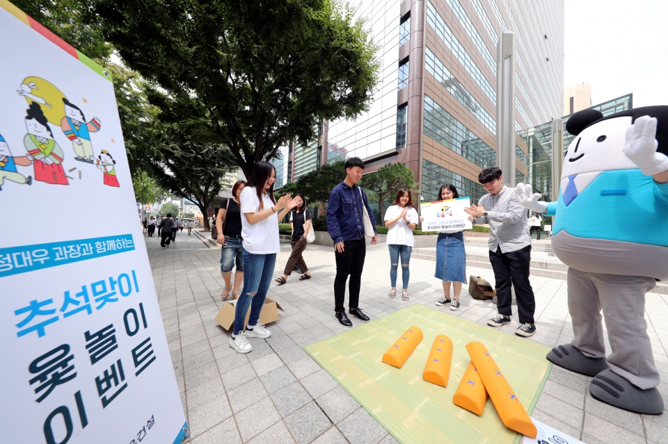 추석맞이 윷놀이 이벤트 현장 [사진제공-대우건설]