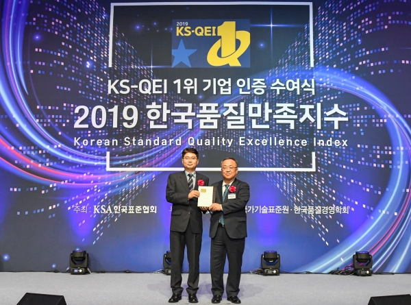 한국타이어앤테크놀로지가 'KS-QEI' 자동차용 타이어 부문 11년 연속 1위를 수상했다. (사진제공-한국타이어앤테크놀로지)