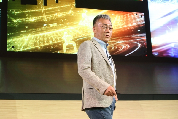 2019 삼성테크 데이 기조 연설을 하고 있는 삼성전자 시스템LSI 사업부 강인엽 사장 [사진제공-삼성전자]