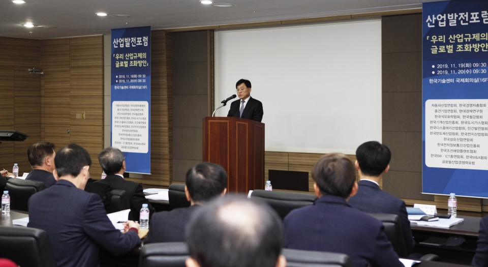 개회사를 하고 있는 정만기 자동차산업현합회장 [사진제공-한국자동차산업협회]