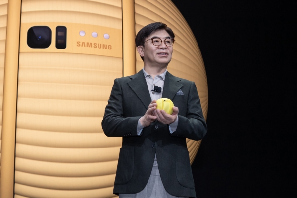 CES 2020서 기조연설 중인 김현석 삼성전자 소비자가전부문 사장 (사진제공-삼성전자)