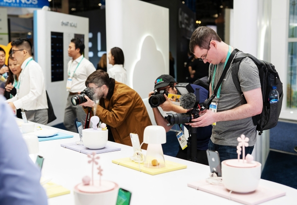 CES 2020 ‘카카오프렌즈 홈킷’ 부스 현장 이미지 (사진=카카오IX) <br>