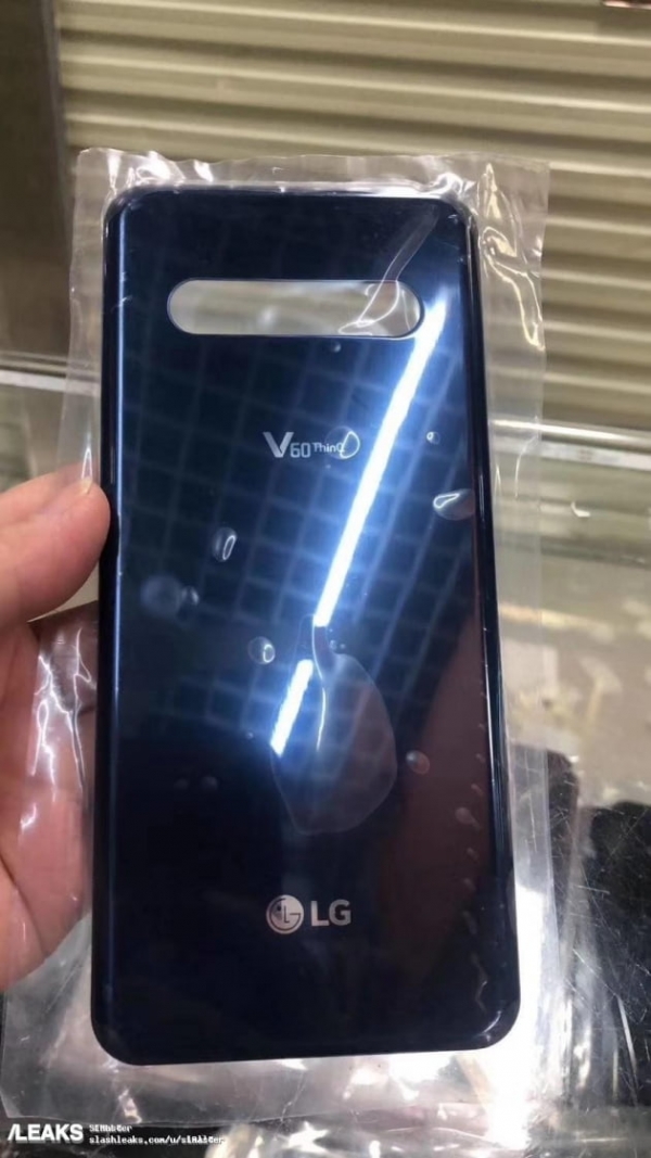 LG 'V60 씽큐'의 후면 케이스 디자인으로 추정되는 사진으로 업계에선 쿼드카메라 탑재를 예상하고 있다 (사진출처-슬래시리크스)