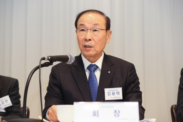 김용덕 손해보험협회장이 20일 서울 광화문에 있는 한 식당에서 열린 신년 기자간담회에서 발언하고 있다. [사진=손해보험협회]
