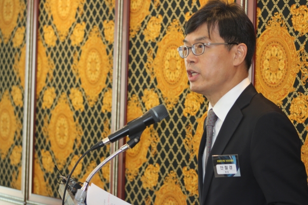 안철경 보험연구원 원장이 4일 서울 여의도에서 열린 기자간담회에서 2020년 보험연구원의 운영 방향을 소개하고 있다. [사진=보험연구원]