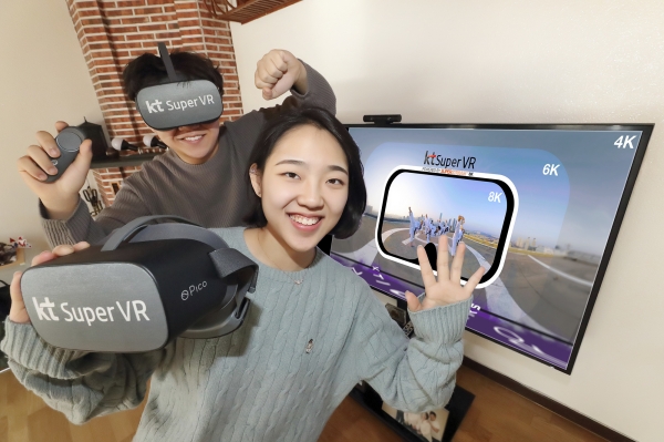 KT가 개인형 VR 서비스인 ‘슈퍼VR’을 통해 3월부터 8K VR 스트리밍 상용 서비스를 세계 최초로 제공한다. [사진제공=KT]