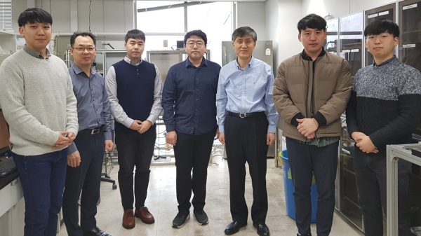 이종흔 교수(오른쪽에서 3번째)와 연구팀
