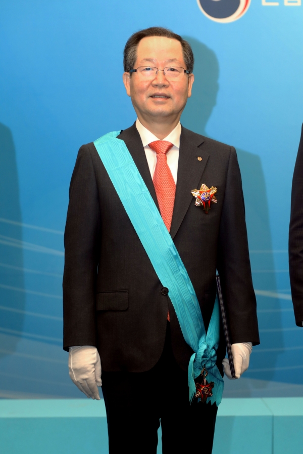 ㈜한화 금춘수 부회장이 제 47회 상공의 날 기념식에서 금탑산업훈장을 수훈했다.