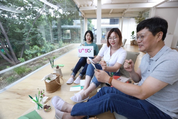 LG유플러스 임원들, 밀레니얼(MZ)세대와 통하라