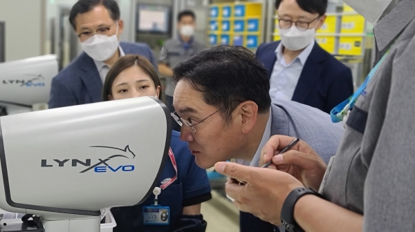 이재용 삼성전자 부회장, 전장용 MLCC 생산현장 점검