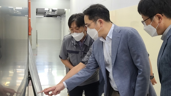 이재용 삼성전자 부회장, 전장용 MLCC 생산현장 점검