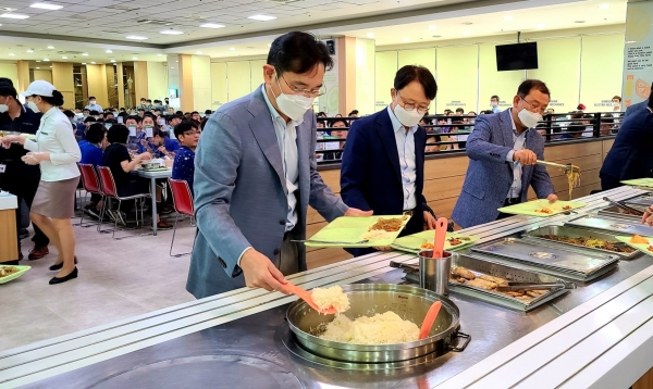 이재용 삼성전자 부회장, 전장용 MLCC 생산현장 점검