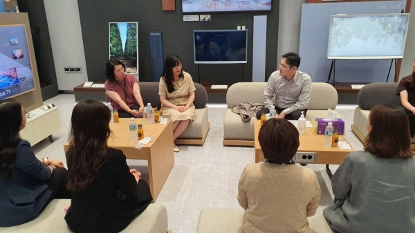 이재용 삼성전자 부회장 6일 삼성전자 수원사업장에서 육아를 병행하고 있는 여성 임직원들과 간담회를 했다.