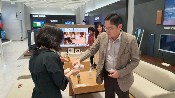 이재용 삼성전자 부회장 6일 삼성전자 수원사업장에서 육아를 병행하고 있는 여성 임직원들과 간담회를 했다.