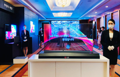 LG전자가  행사장 내부에 마이크로 LED 사이니지, 케이블리스 콘셉트의 LED 사이니지, 투명 터치 OLED 사이니지 등 LG만의 차별화된 사이니지를 체험할 수 있는 공간을 마련했다.[자료제공:LG전자]