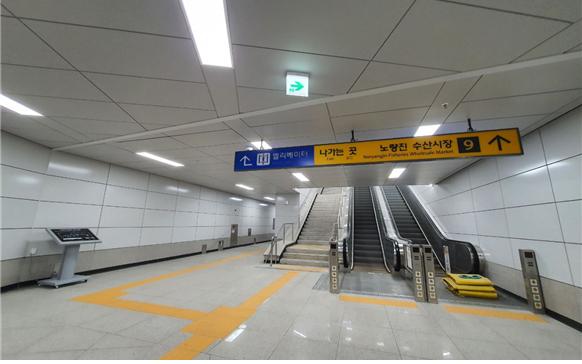 사진은 노량진역 연결통로 모습.[자료제공: 한국철도]