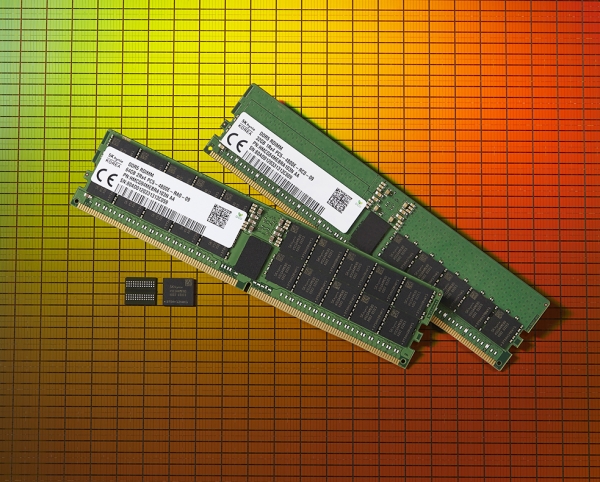SK하이닉스가 세계최초로 출시한 2세대 10나노급(1ynm) DDR5 D램[자료제공: SK하이닉스]