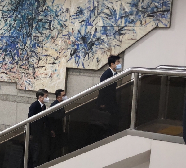 김태한 전 삼성바이오로직스 사장이 공판 출석을 위해 [사진: 임세림 기자]