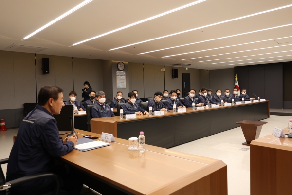 KAI 강구영 사장이 임직원 상견례를 가지고 있다. [사진제공=KAI]