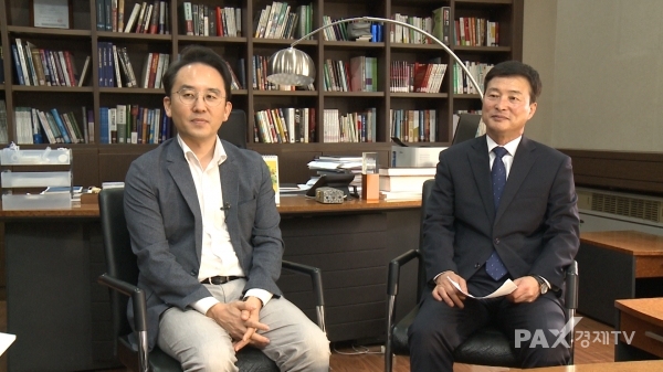 이영주 CFP(사진 왼쪽부터)와 조성목 한국FPSB 부회장이 팍스경제TV와 인터뷰를 진행했다.
