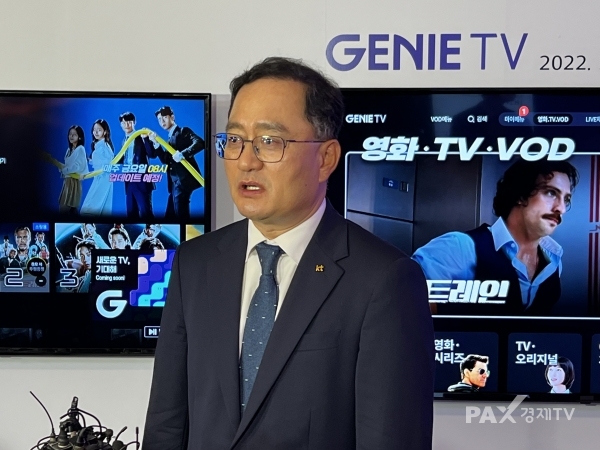 4일 진행된 기자간담회에서 강국현 KT 커스터머부문장 사장이 인터뷰에 답변하고 있다. [사진=김하슬 기자]