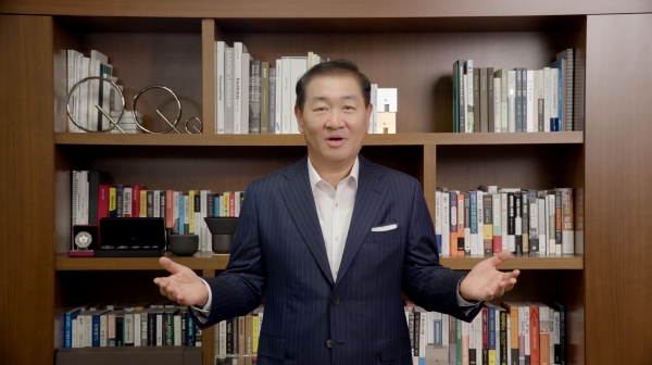 '삼성 AI 포럼' 첫째날 삼성전자 한종희 대표이사 부회장이 영상을 통해 개회사를 하고 있다. [사진=삼성전자]