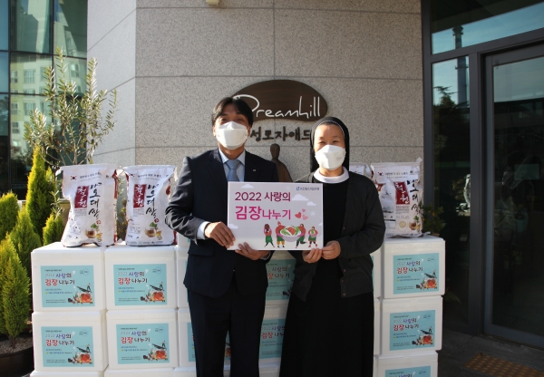 (왼쪽부터)김현진 산업은행 사회공헌단장, 문정화 성모자애드림힐 사무국장