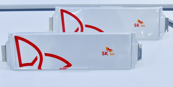 CES 2023 '내장기술(Embedded Technologies)' 부문의 최고 혁신상(Best of Innovation)을 수상한 SK온의 E556 SF(Super Fast) 배터리 [사진=SK이노베이션]