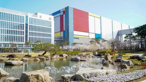 삼성전자 평택사업장 내부에 조성된 연못 모습 [사진=삼성전자]