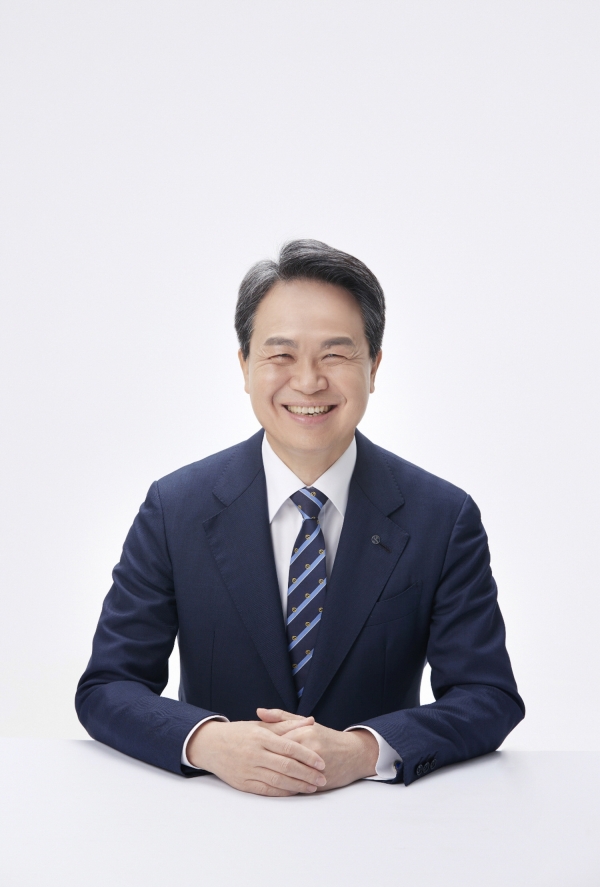 신임 대표이사 회장으로 진옥동 회장이 선임됐다 [사진제공=신한금융]