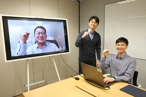 한화 건설부문 임직원과 협력사 대표가 온라인 공정거래협약을 체결하고 동반성장을 결의하고 있다. [사진제공=한화 건설부문]