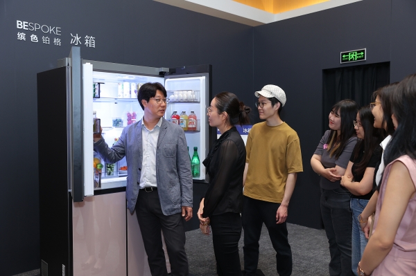 삼성전자가 중국 베이징에서 '2023 중국 테크 세미나'를 개최해 2023년형 TV와 생활가전 제품들의 신기술을 소개하는 이미지 [사진=삼성전자]