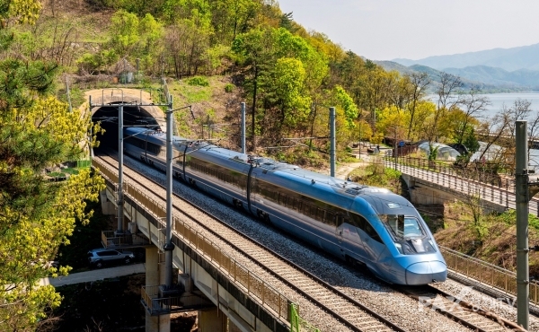 한국철도공사가 20일 첫 KTX부터 운행 속도를 정상화 할 예정이라고 밝혔다. [사진제공=한국철도공사]
