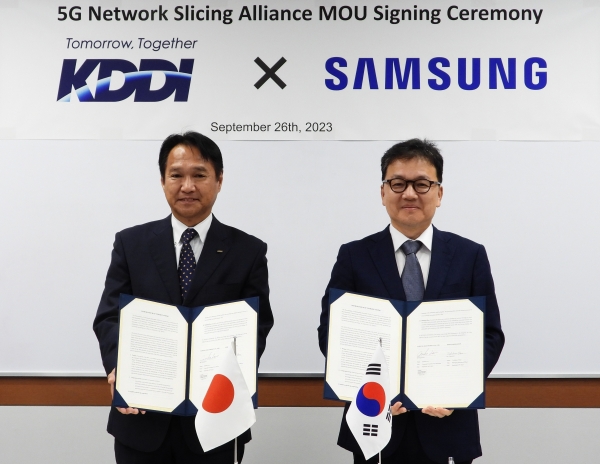 (왼쪽부터) KDDI 기술총괄본부 요카이 토시카즈 부총괄본부장 겸 CNO, 삼성전자 네트워크 사업부 전략마케팅팀장 이준희 부사장 [사진=삼성전자]