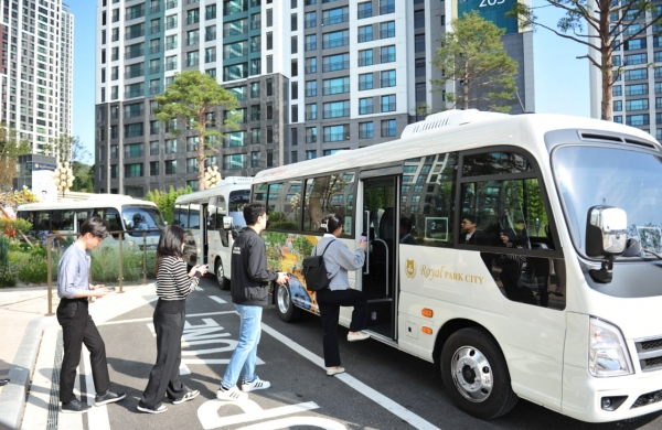DK아시아가 지난 5일부터 대한민국 첫 번째 리조트도시인 ‘검암역 로열파크씨티’에서 무료 셔틀버스를 운행하고 있다. (1)