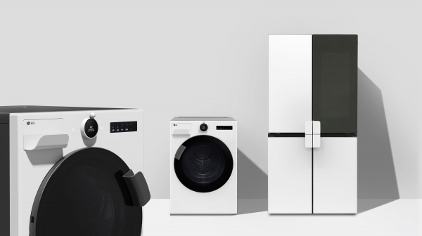 (사진 왼쪽부터) LG 컴포트 키트가 적용된 세탁기, 건조기, 냉장고 [사진=LG전자]