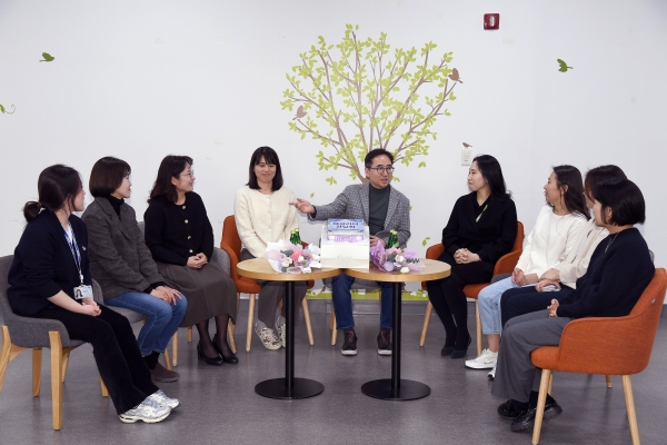 삼성전기 장덕현 사장이 여성 리더들과 간담회를 가졌다. [사진=삼성전기]