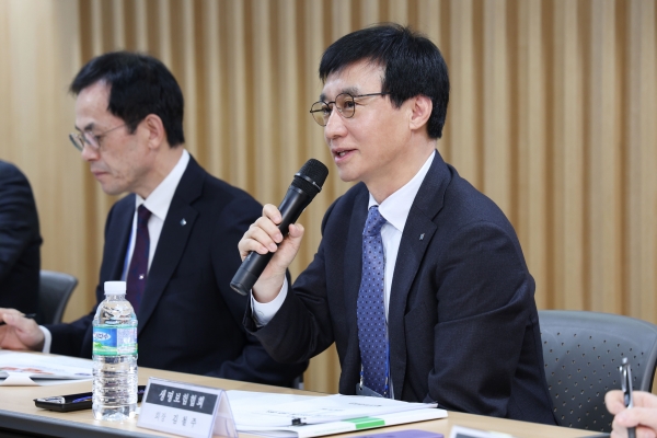 김철주 생명보험협회장이 19일 서울 종로구 광화문 센터포인트빌딩에서 열린 기자간담회에서 발언하고 있다. [사진제공=생명보험협회]