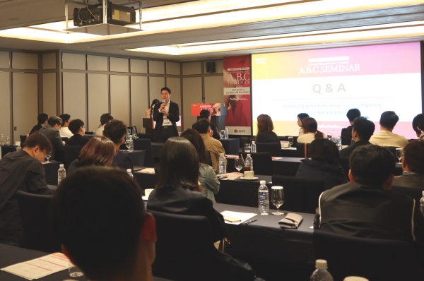 ▲LG화학은 서울 강남구 조선팰리스호텔에서 국내 미용성형 의료진을 대상으로 벨라콜린 경쟁력 홍보를 위한 심포지엄을 개최했다고 8일 밝혔다.