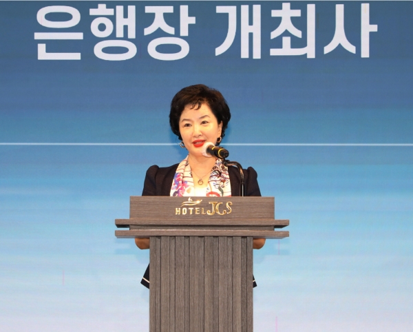 전남 여수 JCS호텔에서 강신숙 은행장이 발언하고 있다. [사진제공=sh수협은행]