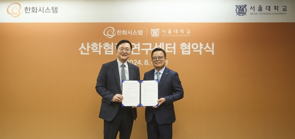 한화시스템과 서울대학교가 서울 관악구에 위치한 서울대학교 캠퍼스에서 산학협력 MOU를 체결했다. [사진제공=한화시스템]