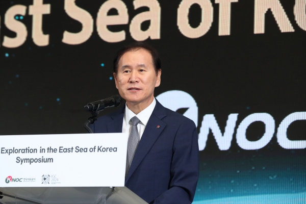 김동섭 석유공사 사장이 동해 울릉분지 심포지엄에서 개회사를 하고 있다. [사진제공=한국석유공사]
