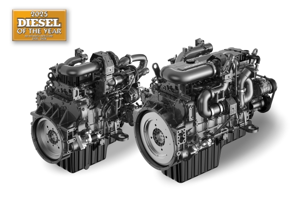 HD현대인프라코어가 이탈리아 볼로냐에서 열린 EIMA 전시회에서 ‘2025년 올해의 디젤엔진(DIESEL OF THE YEAR 2025)’을 수상했다. 사진 왼쪽부터 DX05 엔진과 DX08 엔진의 모습. [사진=HD현대인프라코어]