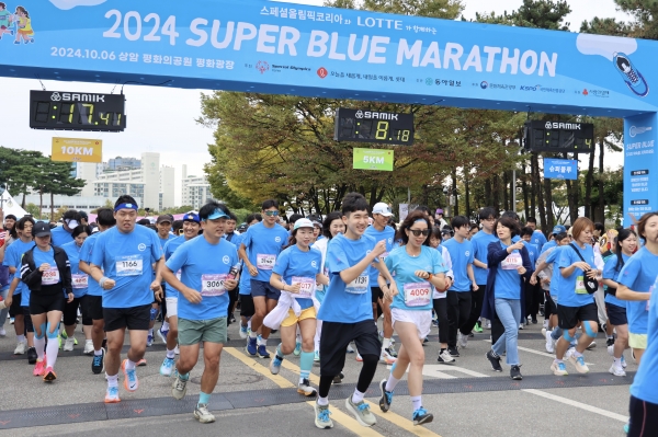 사진2. 롯데가 지난해 10월 서울 마포구 평화의공원 일대에서 ‘제9회 슈퍼블루마라톤‘을 개최했다