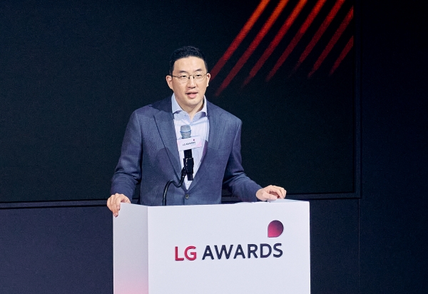 지난 9일 경기도 이천 LG인화원에서 열린 LG 어워즈에서 구광모 (주)LG 대표가 축사를 하고 있다.