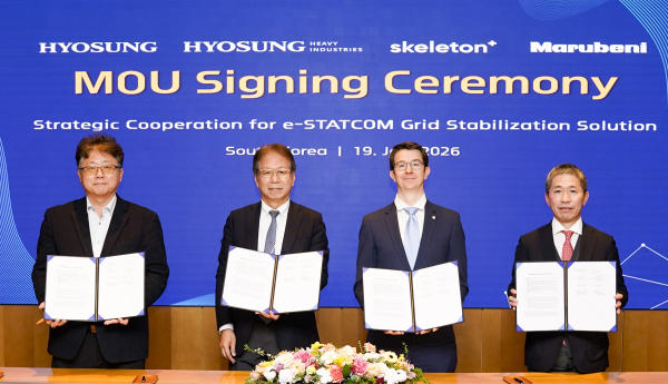 효성중공업이 獨스켈레톤 및 日마루베니와 ‘e-STATCOM’ 개발 협력을 위한 업무협약을 체결하고 기념사진을 촬영했다.(왼쪽부터) 한영성 효성 상무, 요코타 타케시 효성중공업 부사장, Maximiliaan van de Poll 스켈레톤 전략 부사장, Dai Sakakura 마루베니 최고운영책임자(COO) [사진=효성]