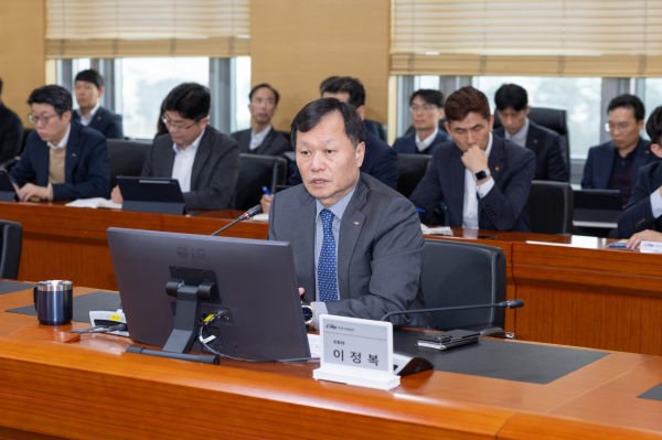 한국서부발전은 30일 충남 태안 본사에서 ‘2026년도 제1차 최고경영자(CEO) 청렴 액션플랜 전략회의’를 개최했다고 밝혔다. 사진은 이정복 서부발전 사장이 회의를 주재하는 모습 [사진=한국서부발전]