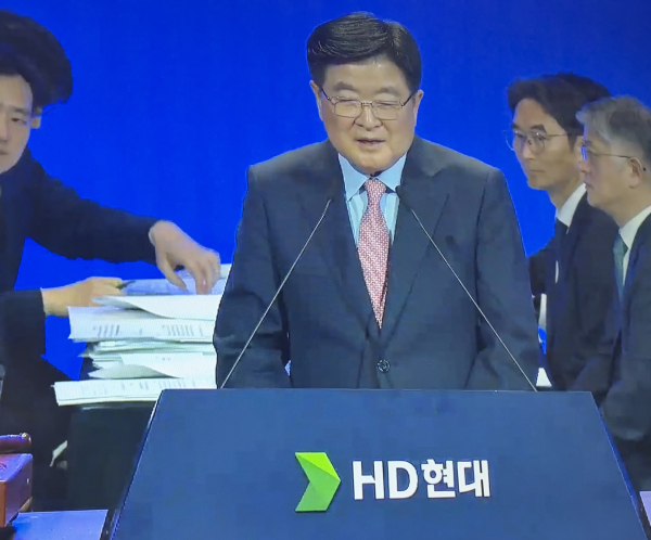 권오갑 HD현대 명예회장이 31일 울산 동구 HD아트센터에서 열린 HD현대중공업 제7기 정기 주주총회에서 발언하고 있다. [사진=김소이 기자]