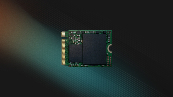 SK하이닉스는 자사 최초로 개발한 321단 QLC 낸드플래시 기반 SSD 제품인 ‘PQC21’의 개발을 완료하고 고객사에 본격적인 공급을 시작했다고 8일 밝혔다. [사진=SK하이닉스]