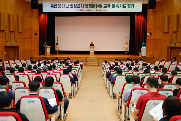 황상하 사장이 간부들을 대상으로 재난 대응 역량 강화 필요성을 강조하고 있다. [사진=SH]